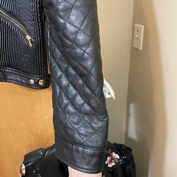 Black faux leather jacket…excellent casual jkt…roll up the sleeves!! - Picture 5 of 6